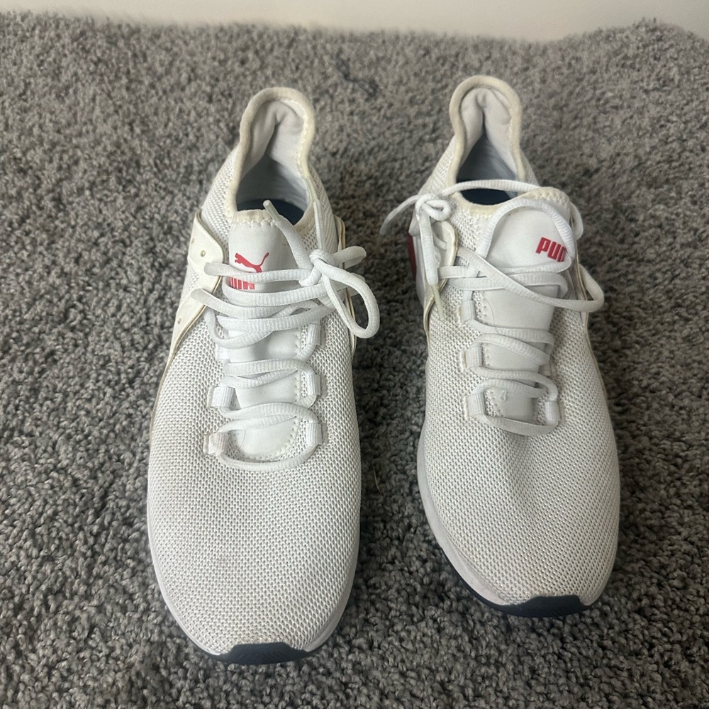 Puma Men's White and Gray Sneakers